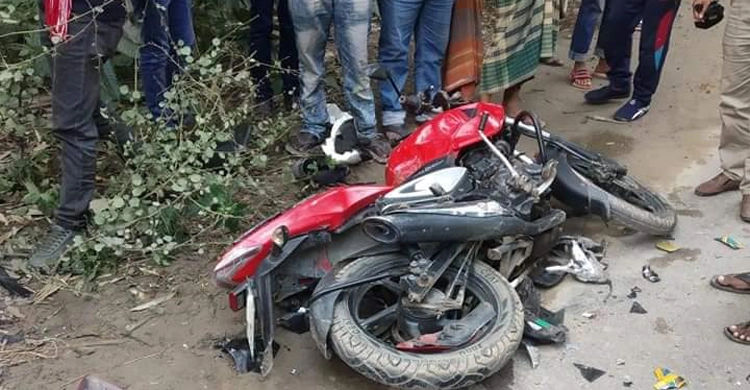 অটোরিকশা মোটরসাইকেল সংঘর্ষে শিশুসহ আহত ৩ চট্টগ্রামে