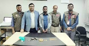 শাহ আমানত বিমানবন্দরে আড়াই কেজি সোনাসহ যাত্রী আটক
