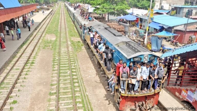 আবার ১৫ মিনিট পর শুরু চট্টগ্রাম বিশ্ববিদ্যালয়ের ভর্তি পরীক্ষা শাটল ট্রেনে সূচি বিপর্যয়