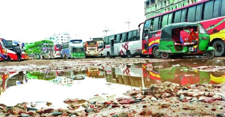 টার্মিনাল সংস্কার না করার প্রতিবাদে বাস চলাচল বন্ধ চট্টগ্রামে