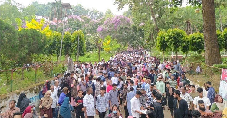 ঢাবির ভর্তি পরীক্ষা চট্টগ্রাম বিশ্ববিদ্যালয় কেন্দ্রে চলছে