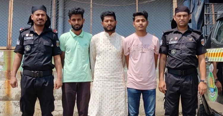 হাতিয়ে নেন লাখ টাকা এসএসসির ভুয়া প্রশ্ন বিক্রি করে